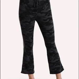 Sundry flare camo leggings
